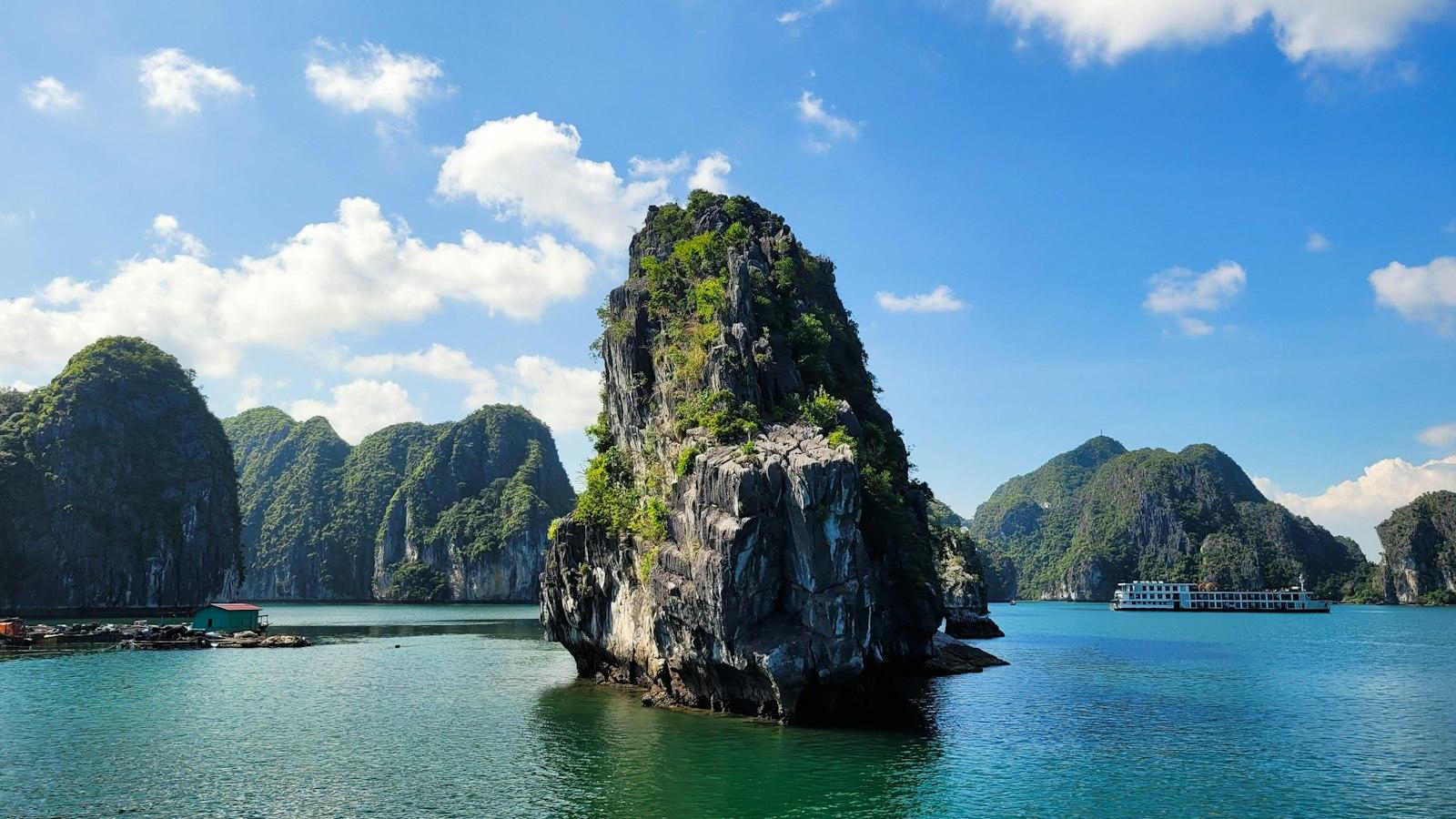 Ha Long koʻrfazi, qoyalar